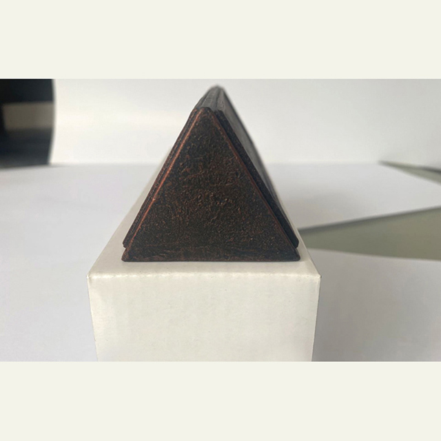 Stand Firm Resin Painted Triangular Ornament Desktop Decor 